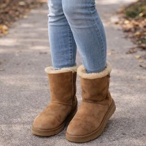 UGG Classic Shearling Boots Tan Suede Women’s Size 4 Cozy Winter Fur Lined